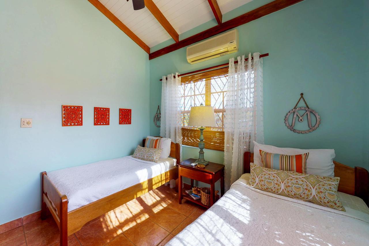 Mirasol Villa Placencia Exterior photo