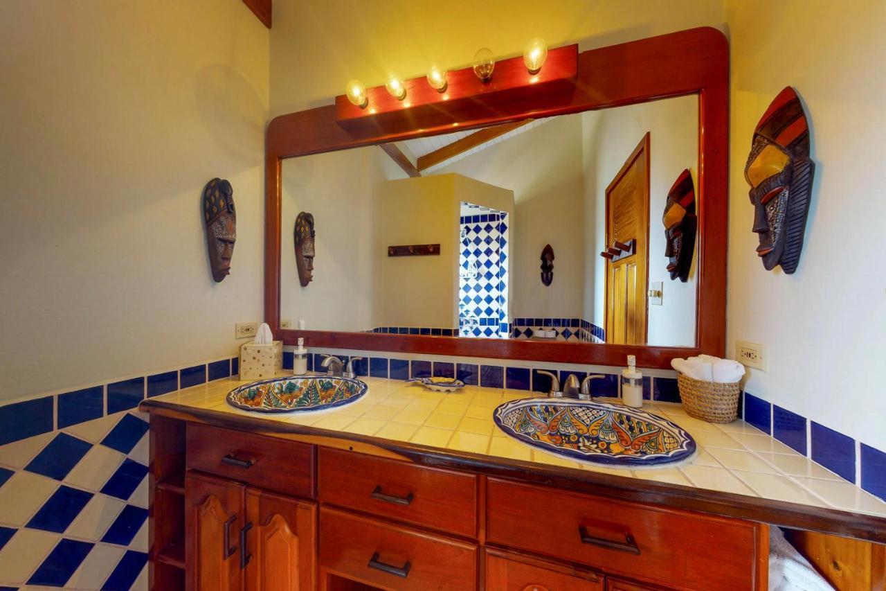 Mirasol Villa Placencia Exterior photo